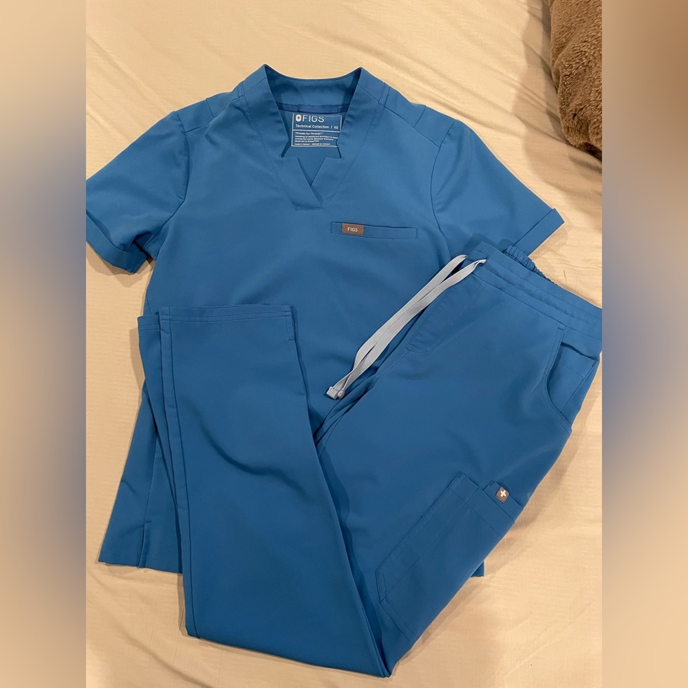 Capri Blue limited Edition Scrub set